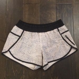 Lululemon tracker lll shorts blush pink & gray
